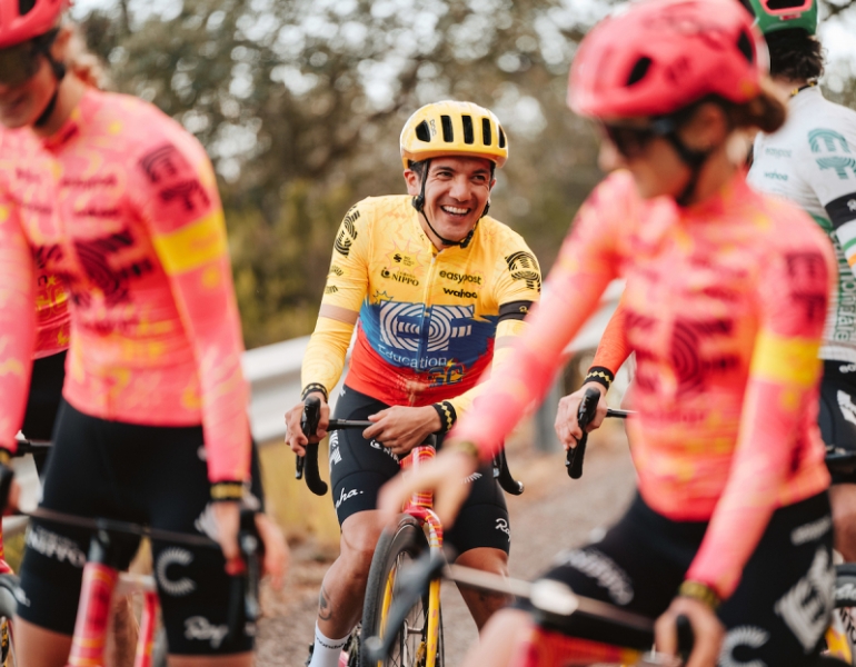 Команда EF Education-EasyPost представила велоформу на 2024 год