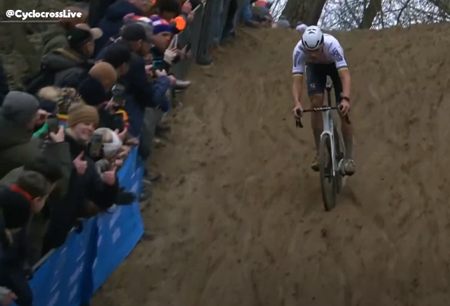 Девятая подряд победа Матье ван дер Пула в велокроссе сезона 2023/24