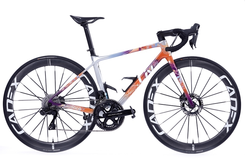 Новый дизайн велоформы команды Jayco-AlUla в 2024 году