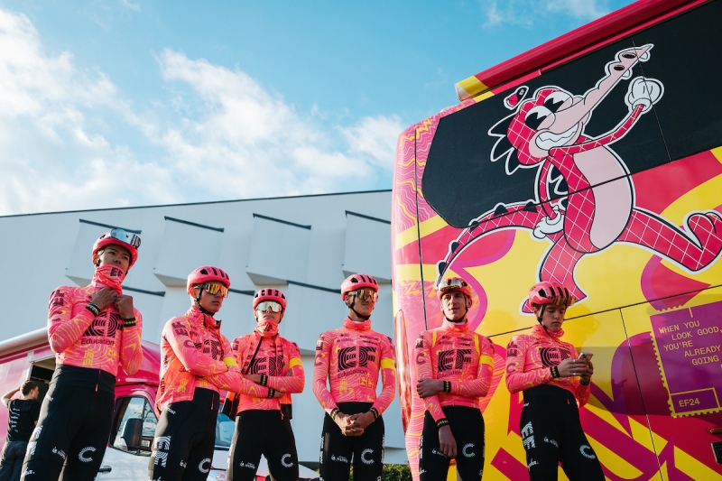 Команда EF Education-EasyPost представила велоформу на 2024 год