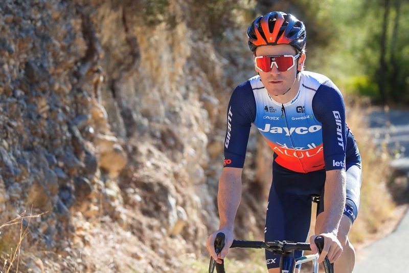 Новый дизайн велоформы команды Jayco-AlUla в 2024 году