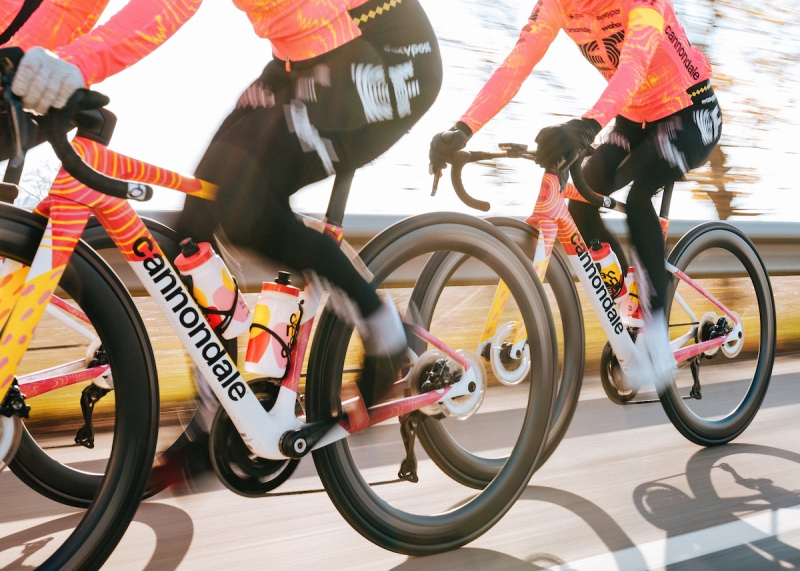 Команда EF Education-EasyPost представила велоформу на 2024 год