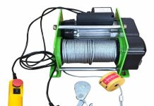 Электрические лебедки с пультом управления: особенности применения