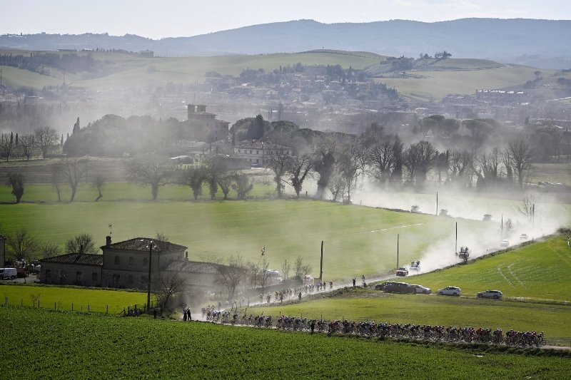 Том Пидкок &mdash; победитель Страде Бьянке-2023