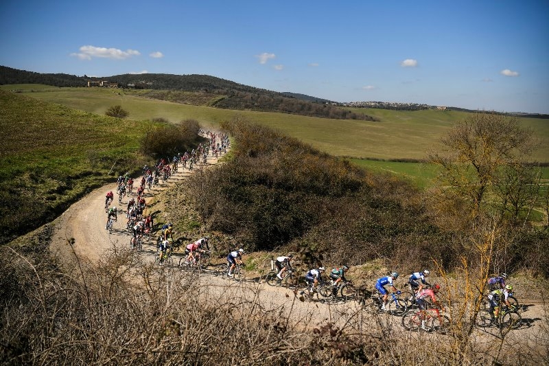 Том Пидкок &mdash; победитель Страде Бьянке-2023