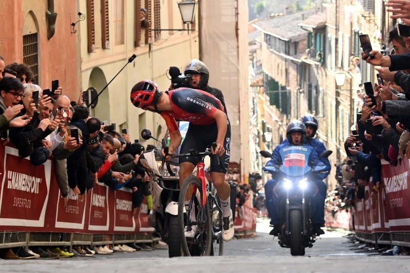 Том Пидкок &mdash; победитель Страде Бьянке-2023