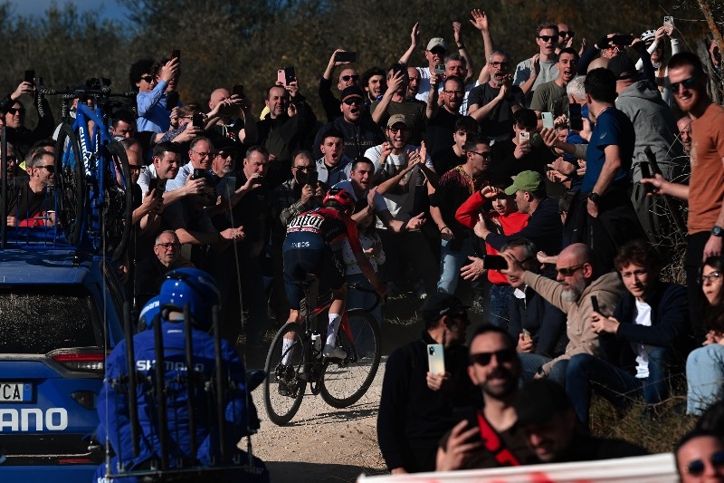 Том Пидкок &mdash; победитель Страде Бьянке-2023