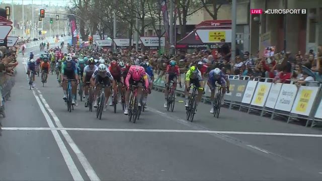 Марейн ван ден Берг &mdash; победитель 4 этапа Вуэльты Каталонии-2024