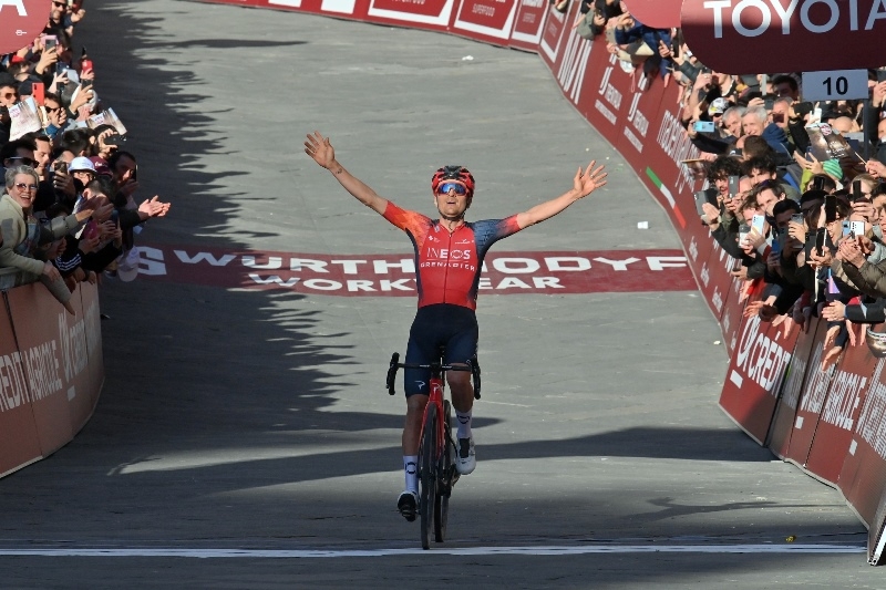 Том Пидкок &mdash; победитель Страде Бьянке-2023