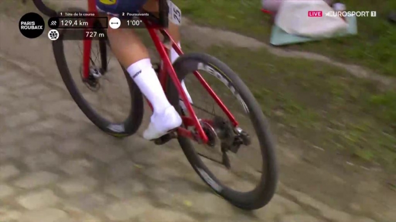 Мадс Педерсен &mdash; на третьей ступени подиума Париж-Рубэ-2024