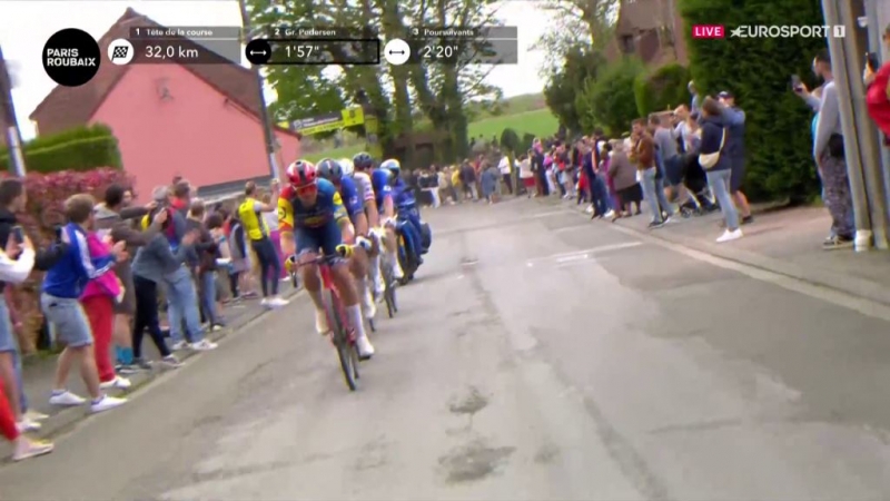 Мадс Педерсен &mdash; на третьей ступени подиума Париж-Рубэ-2024