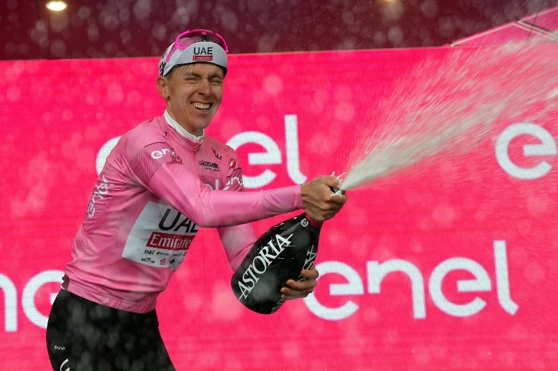 Тадей Погачар: «С огромным удовольствием проехал соло финальные два километра»