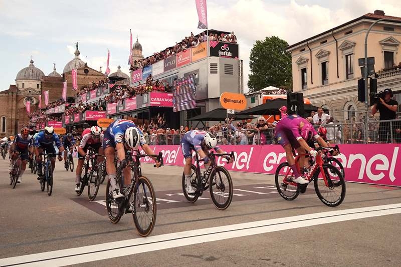 Дубль Тима Мерлира на 18-м этапе Джиро д’Италия-2024