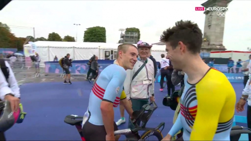 Ремко Эвенепул — олимпийский чемпион в гонке с раздельным стартом