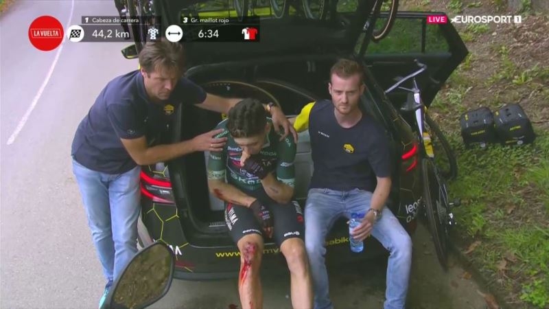 Ваут ван Арт сходит с Вуэльты Испании-2024 из-за падения на 16-м  этапе