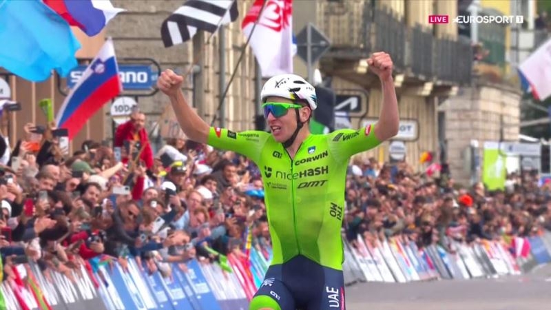 Тадей Погачар — чемпион мира-2024 в групповой гонке после атаки за 100 км до финиша