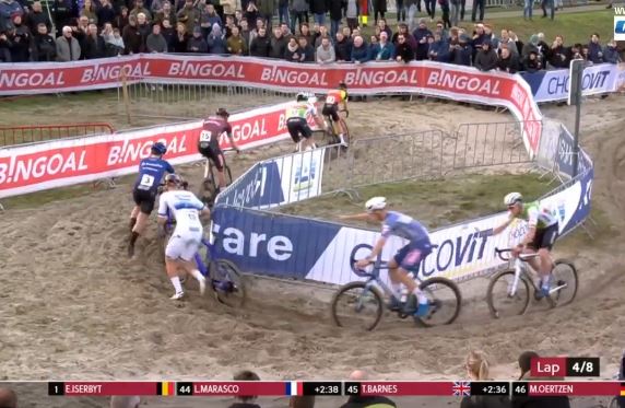 Эли Изербит выиграл первый этап Кубка мира по велокроссу-2024/25 в Антверпене