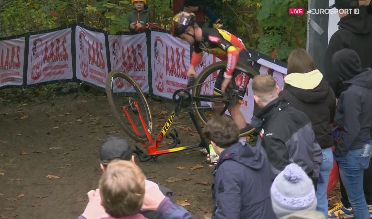 Тибо Нис одержал первую победу в майке чемпиона Европы по велокроссу