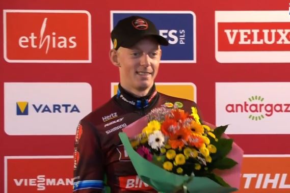 Эли Изербит выиграл первый этап Кубка мира по велокроссу-2024/25 в Антверпене