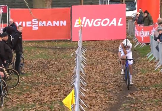 Эли Изербит выиграл первый этап Кубка мира по велокроссу-2024/25 в Антверпене