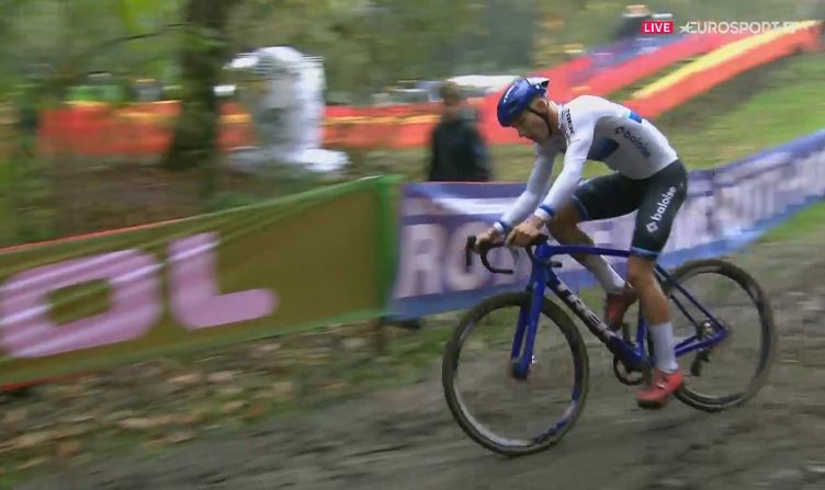 Тибо Нис одержал первую победу в майке чемпиона Европы по велокроссу