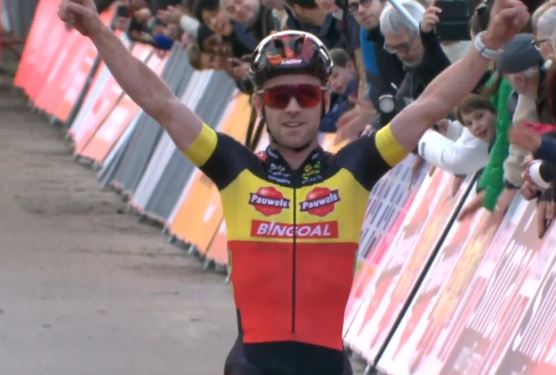 Эли Изербит выиграл первый этап Кубка мира по велокроссу-2024/25 в Антверпене