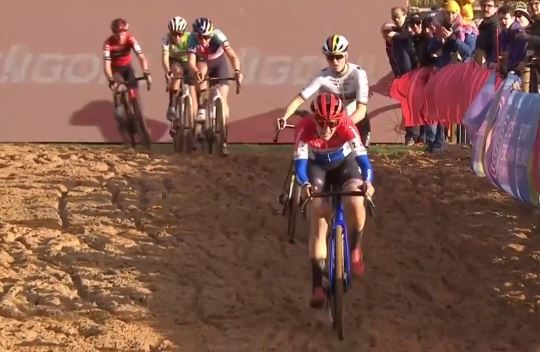 Люсинда Бранд &mdash; победительница этапа Кубка мира по велокроссу-2024 в Дублине