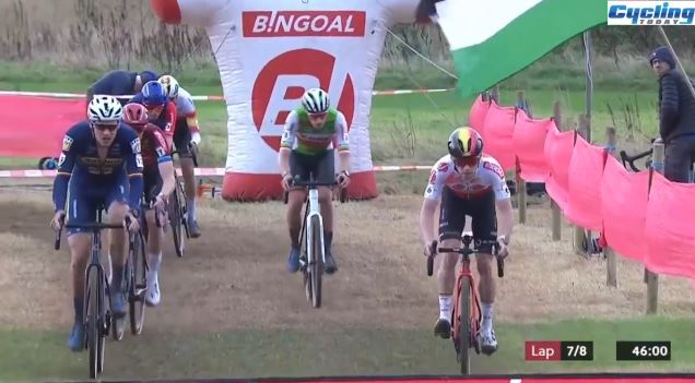 Майкл Вантауренхаут выиграл этап Кубка мира по велокроссу-2024 в Дублине