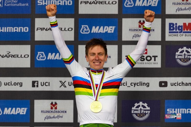 С Новым 2025 Годом! Вспомним яркие моменты велосезона 2024 года