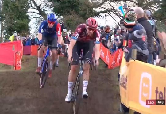 Майкл Вантауренхаут выиграл этап Кубка мира по велокроссу-2024 в Дублине