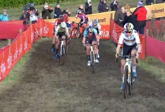 Люсинда Бранд &mdash; победительница этапа Кубка мира по велокроссу-2024 в Дублине