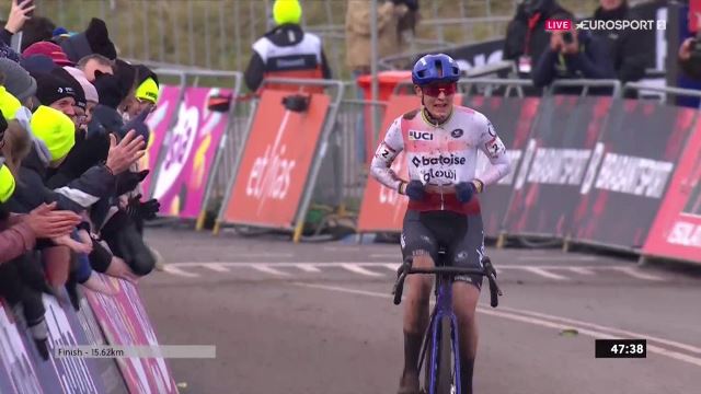 Люсинда Бранд — победительница финального этапа и общего зачёта Кубка мира по велокроссу-2025