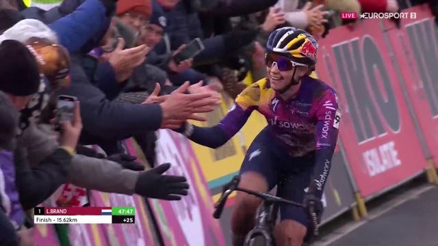 Люсинда Бранд — победительница финального этапа и общего зачёта Кубка мира по велокроссу-2025