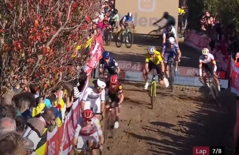 Ваут ван Арт занял 4-е место на этапе Кубка мира по велокроссу-2025 в Бенидорме