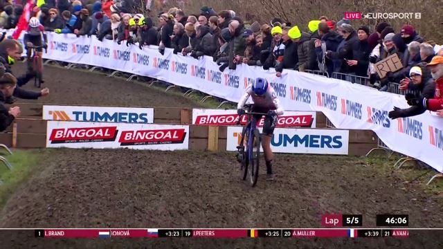 Люсинда Бранд — победительница финального этапа и общего зачёта Кубка мира по велокроссу-2025