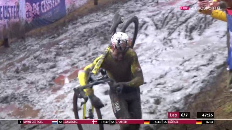 Ваут ван Арт завершил сезон велокросса-2025 подиумом на этапе Кубка мира в Маасмехелене