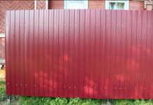 Сколько стоит профнастил для забора: разбираемся в деталях